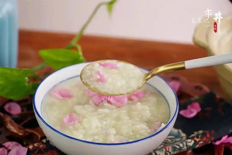 明日清明,别忘了喝"桃花粥",清香甘甜味道好,老传统有讲究