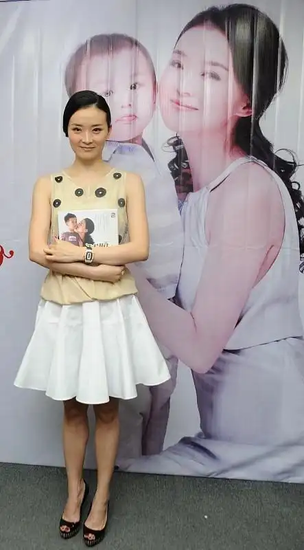 王艳的生图状态很好虽然穿得很简单依旧藏不住阔太的气质