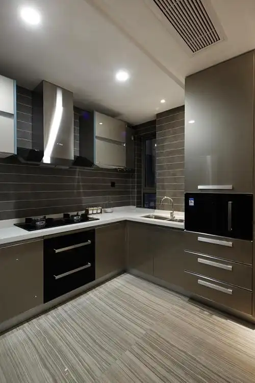 橱柜门板选择香槟色烤漆板