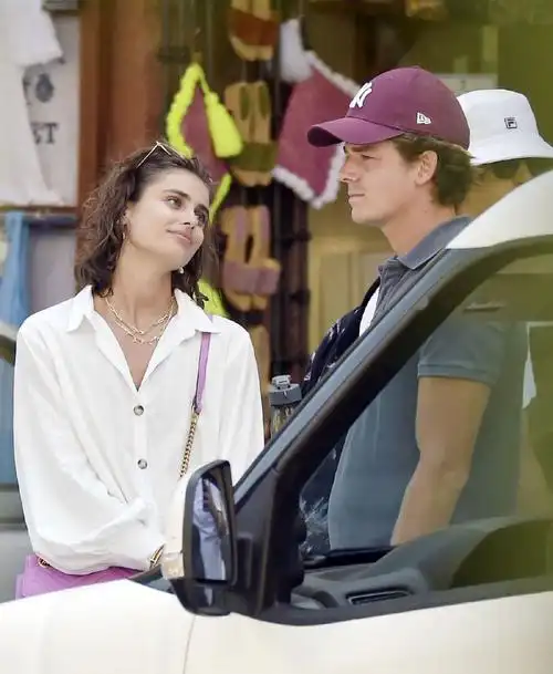 维密天使 taylor hill 和男友 daniel fryer 现身意大利波托菲诺度假