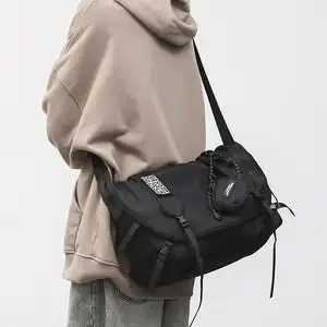 斜肩背包男运动图片