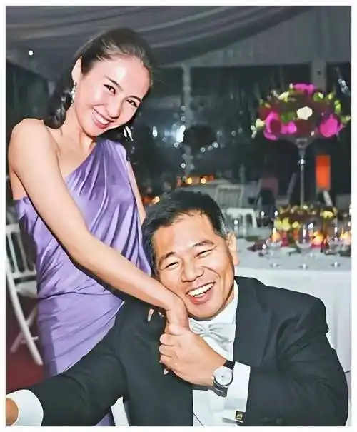 黎姿庆祝与马廷强结婚15周年!