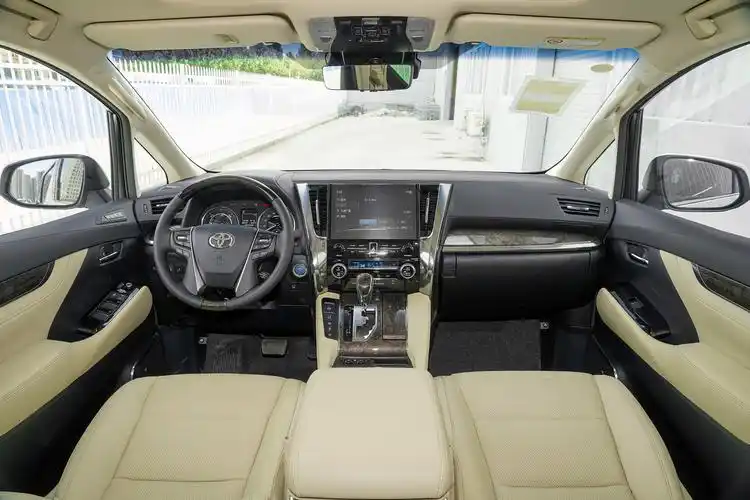 埃尔法内饰-后排-发动机-易车