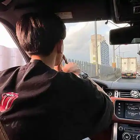 汽车跟人的男头像 男生头像图片大全 -【爱个性】