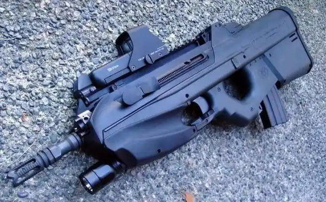 军武世界科幻时尚造型比利时fnf2000突击步枪