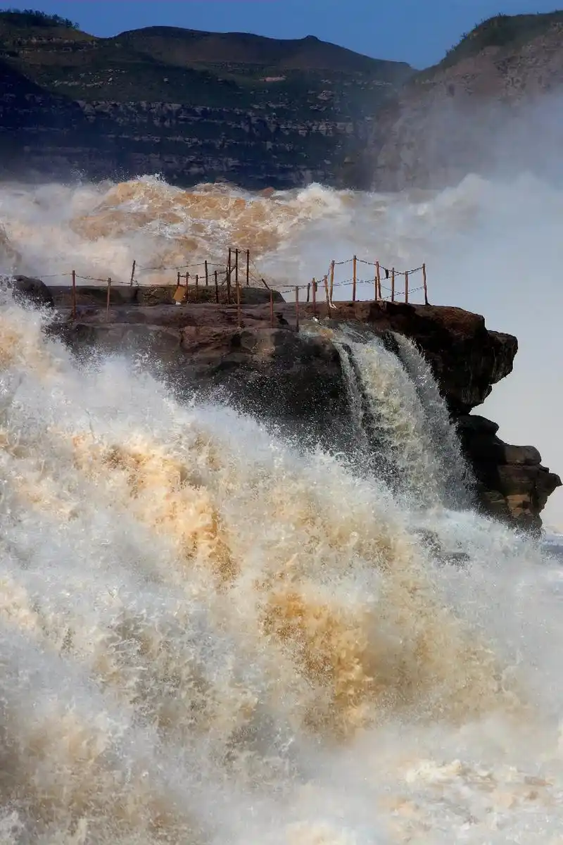 (拍摄于黄河壶口瀑布) - 抖音