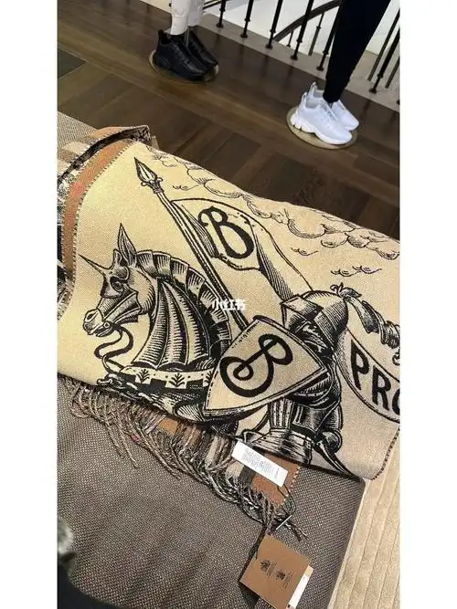 burberry战马羊绒围巾