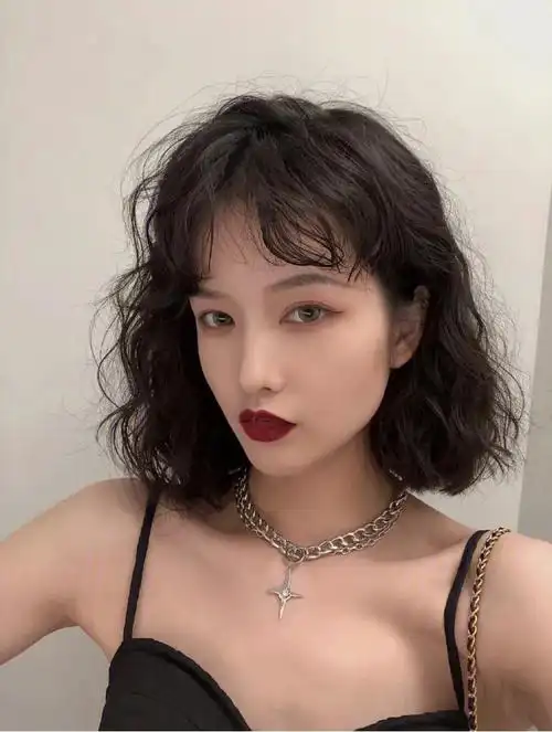 女生短发发型丨减龄蛋蛋卷显脸小发型