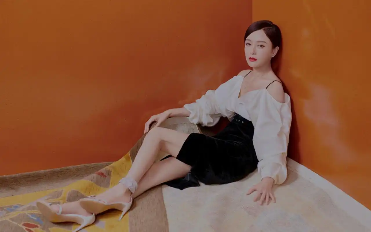 秦岚性感优雅写真桌面壁纸