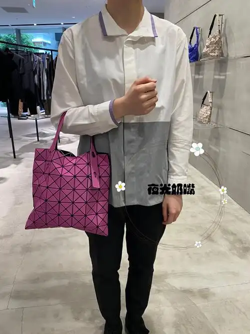 日本issey miyake 三宅一生 经典款 7格 手提包 金属米色_顺丰秒发