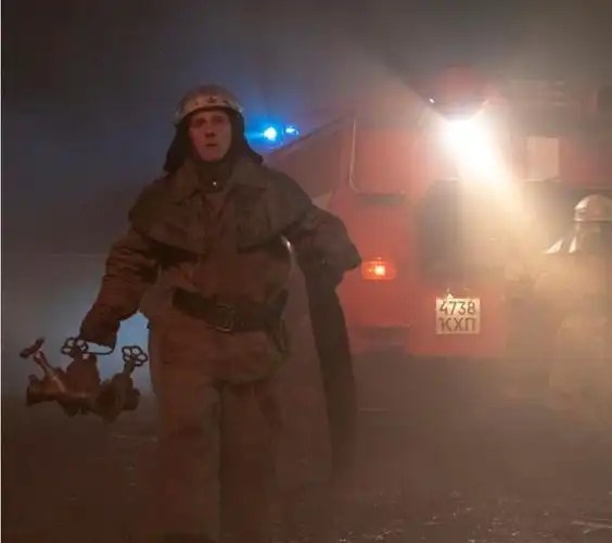 消防员妻子这条线让我们看到了苏联和乌克兰在处理这件事上,对普通