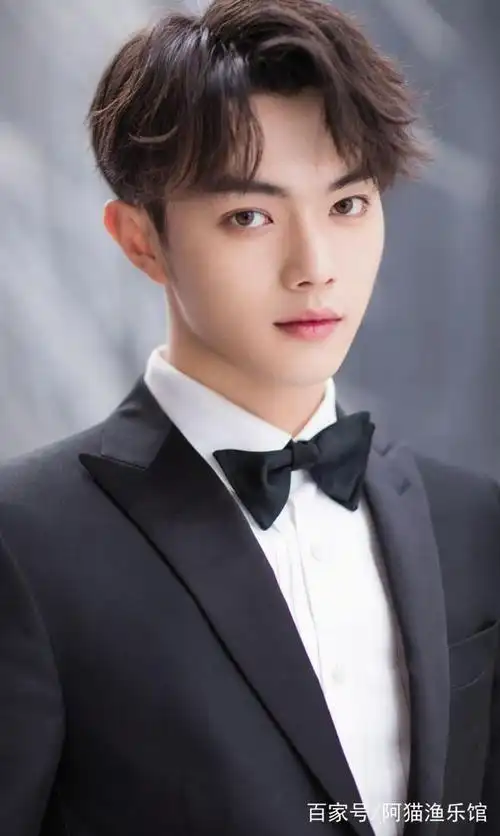 四海八荒的美男,古装与现代装,你最中意谁?