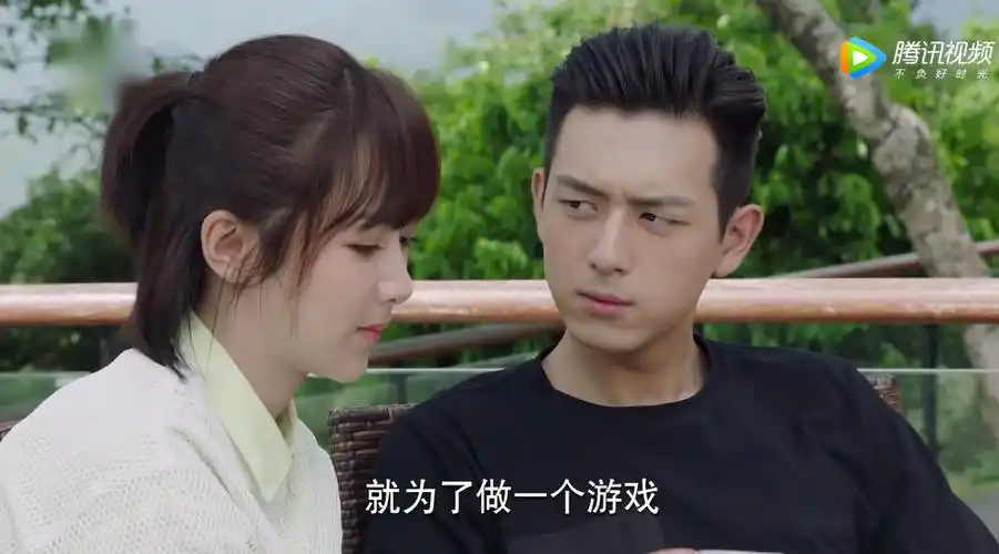 韩商言初吻被队员破坏佟年不放心临走主动献吻搞定韩商言