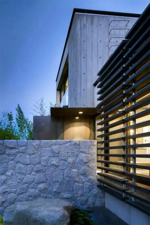 别墅庭院围墙的材质围墙修建注意事项