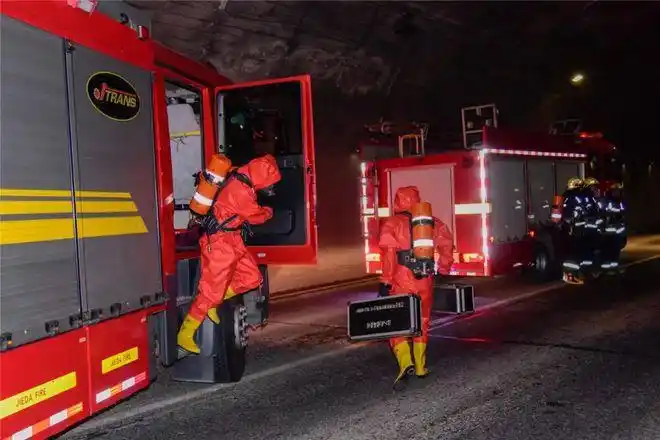 消防员|消防车|宇宙_网易订阅