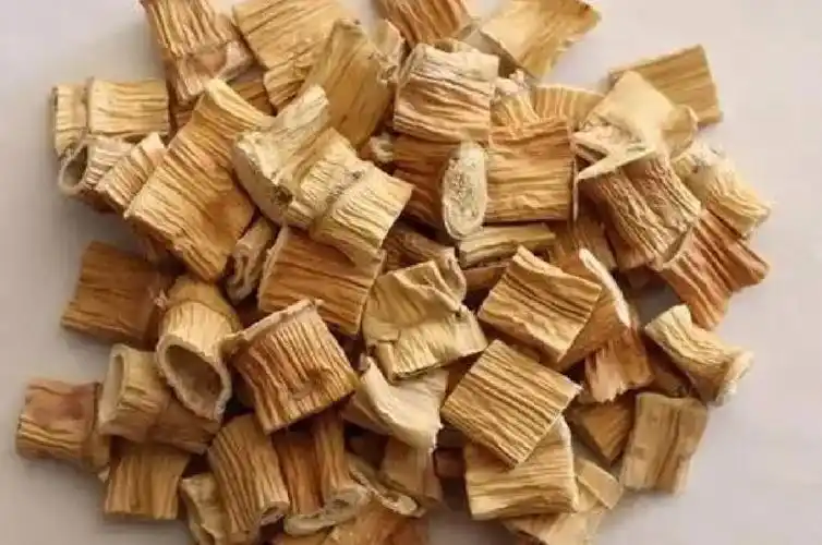 芦根30克,白茅根20克,葛根10克,煎水频服,可以加少量红糖,一般一天