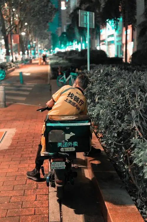 送外卖太累了忙了一天先休息一下下半夜将会有更多订单