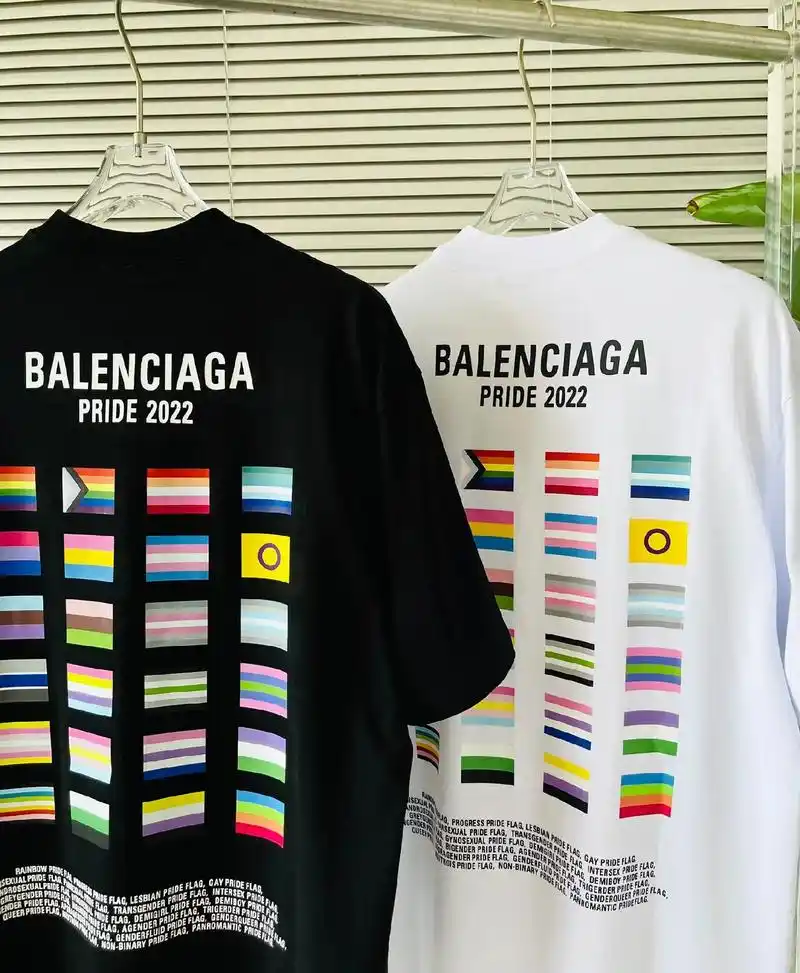 168   巴黎世家 balenciaga 双人像短袖t恤, - 抖音