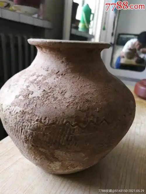 汉代绳纹陶罐