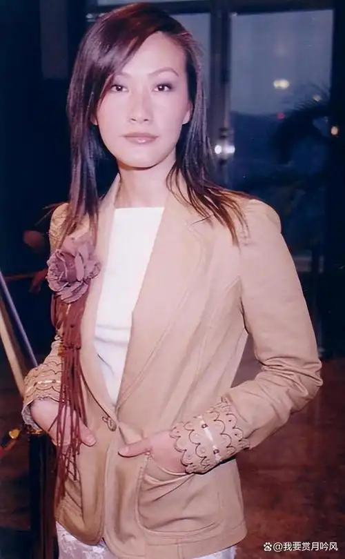 52岁港星陈慧珊现身大学,皮肤松弛显老态,不过气质却依旧在线!