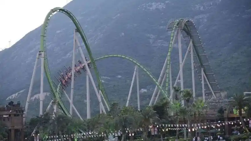 体验珠海长隆海洋王国惊险刺激的鹦鹉过山车