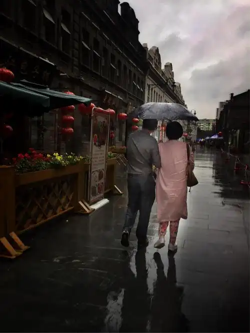 雨中漫步巴洛克风情街