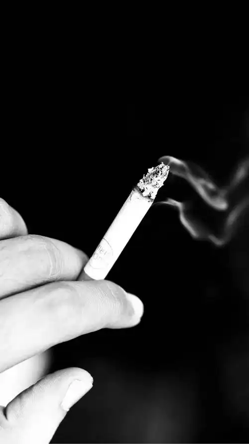 你对那些公众场合抽烟的人怎么看?