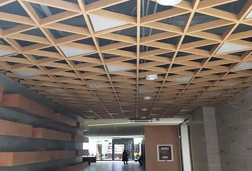 充满艺术感的室内铝格栅吊顶