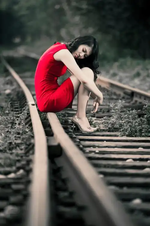 铁轨人像拍摄
