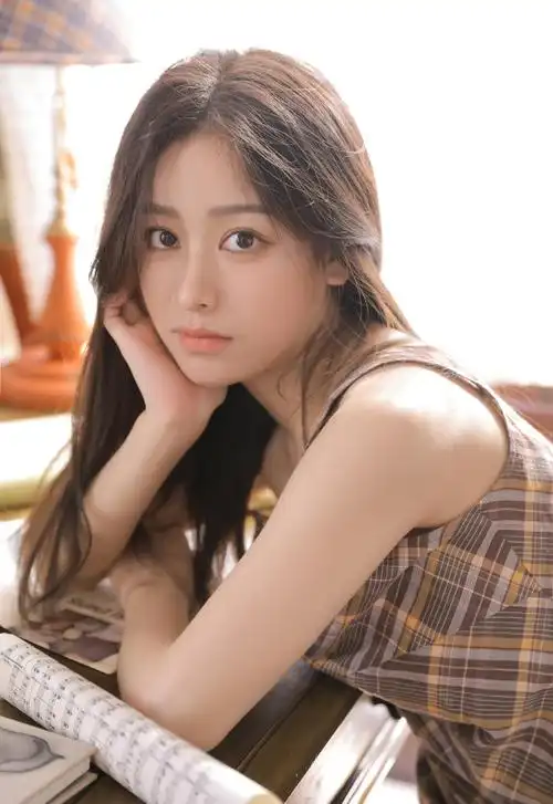 大眼玉女萝莉白嫩性感美女写真