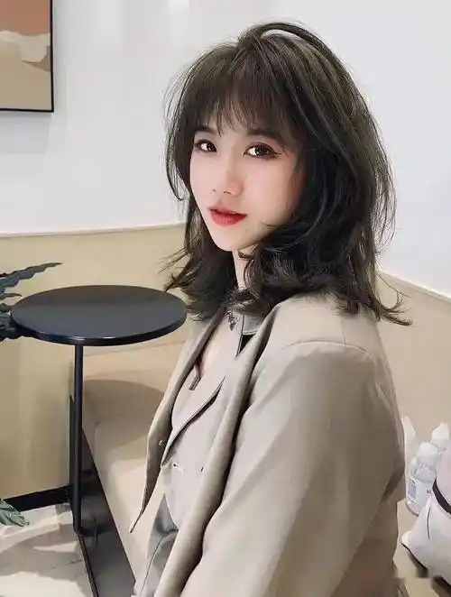 2021年流行 "中发碎剪"_发型