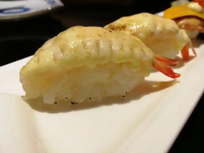 【芝士烧玻璃虾寿司】