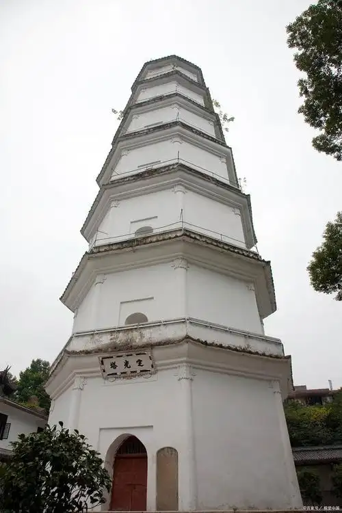 福建一座全身是白色的古塔,高约7层,是福州市的标志性建筑之一