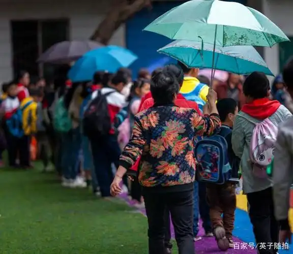 陪你一起去上学