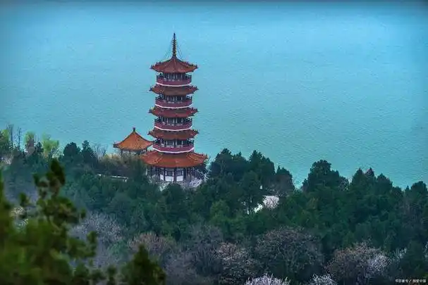 丹江大观苑是河南省南阳市淅川县的一处风景名胜,位于亚洲最大的人工