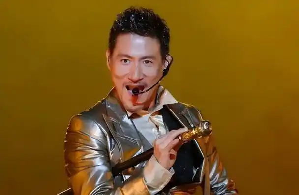 张学友:娶仙女罗美薇,宠妻28年生两女,如今62岁的我哪敢老去