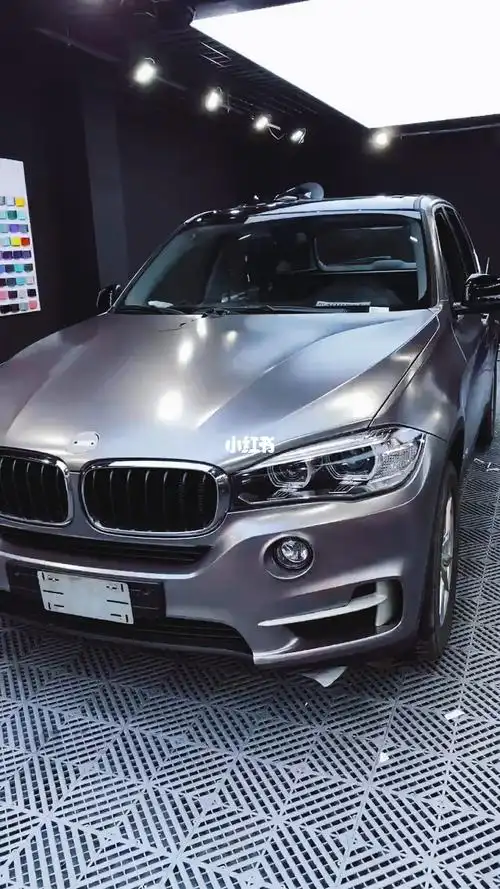 汽车改色贴膜战斗灰宝马x5