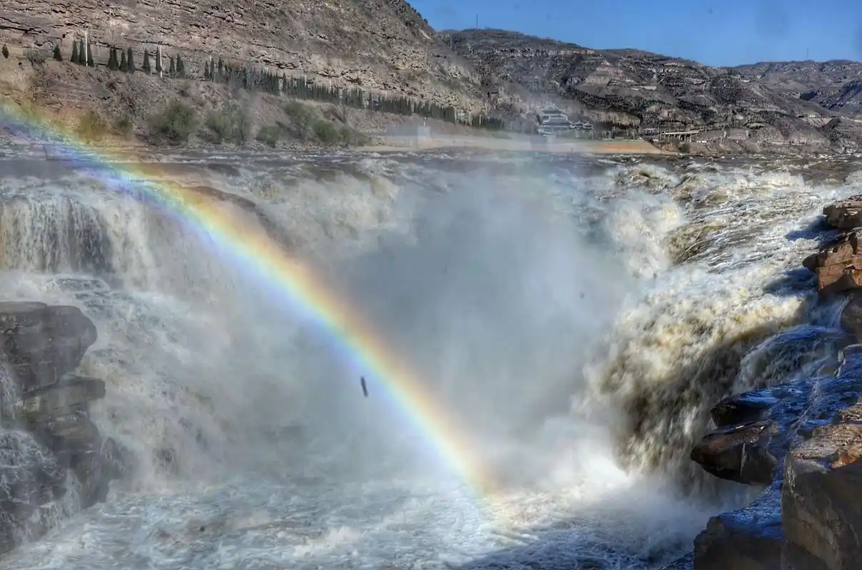 壶口瀑布位于中国陕西省延安市宜川县和山西省临汾市吉县交界处的黄河