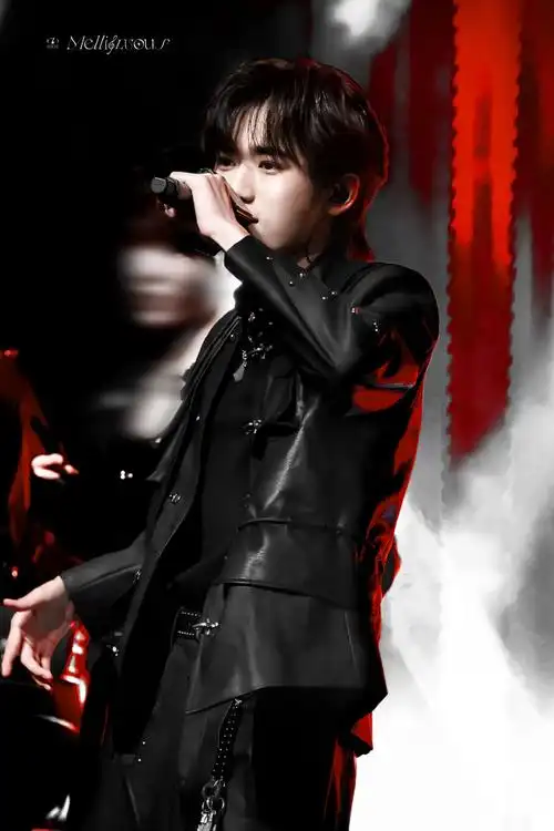 宋亚轩智族gq创意大赏##宋亚轩gq盛典##gq发了时代少年团舞台