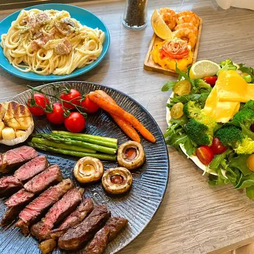 晚餐吃什么昨日份煎牛排焦香柠檬虾