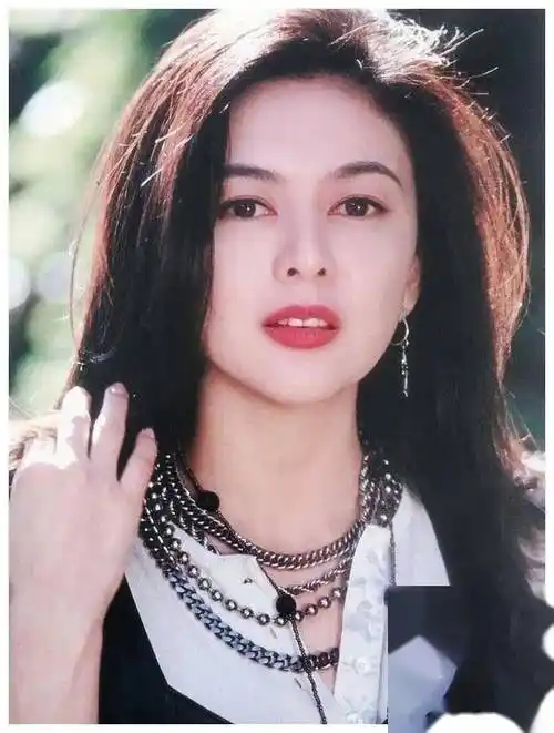 "香港第一美女",关之琳巅峰时期魅力有多大,看完照片就知道了