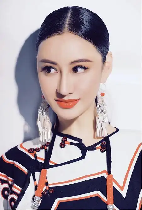 比如说吉古依卓,就是天生的少数民族美人胚子.