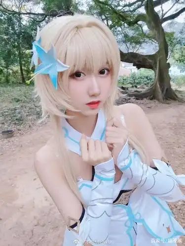 coser木棉棉_原神cos 荧