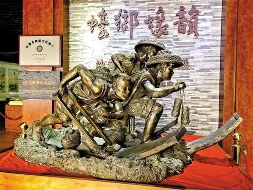 沙井蚝文化博物馆赶潮雕塑沙井蚝民的奋斗缩影