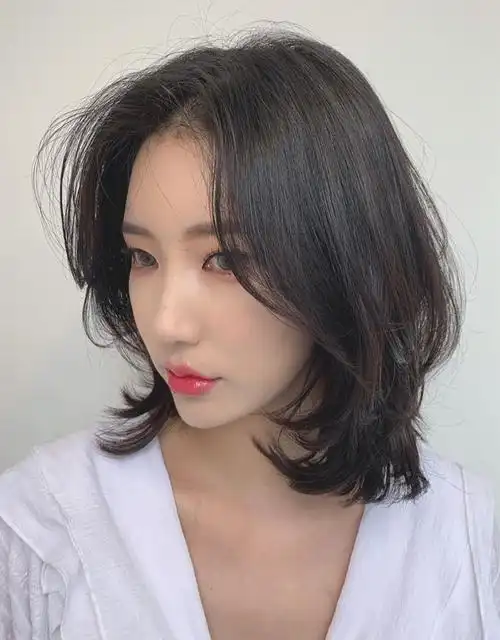 适合圆脸,椭圆脸型的中短发