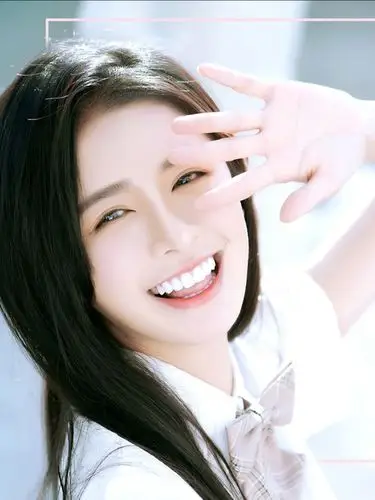 美白牙齿96一口亮白的牙齿,会让你更加自信的微笑.