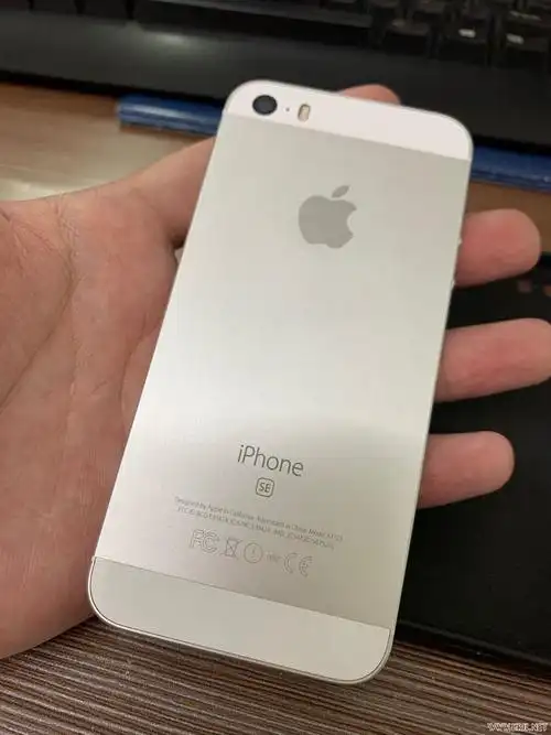 借地出部备用机iphonese,64g,无锁,680元