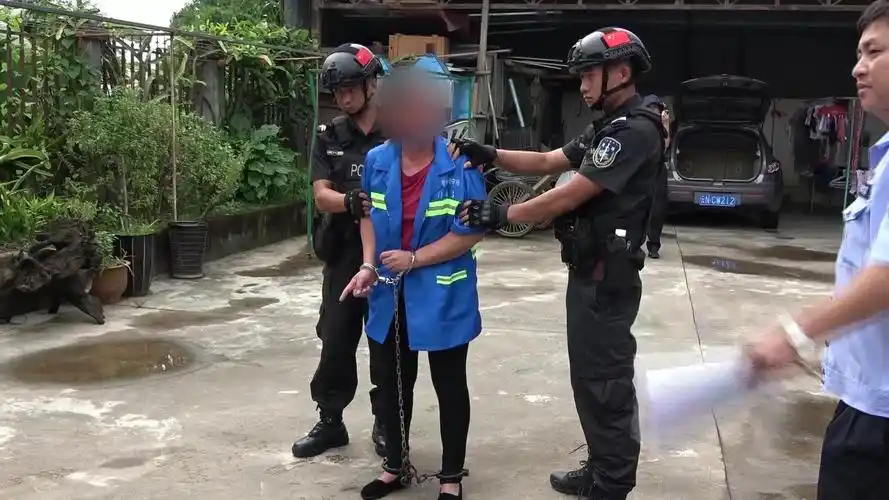 沉重的手铐脚链宗族恶势力犯罪集团辨认现场视频曝光