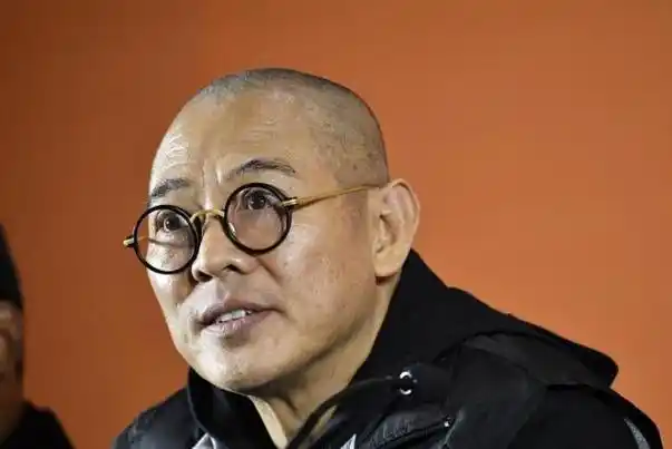 6969尽管李连杰的年龄确实已经不小了,但他依然活跃在演艺圈,并且