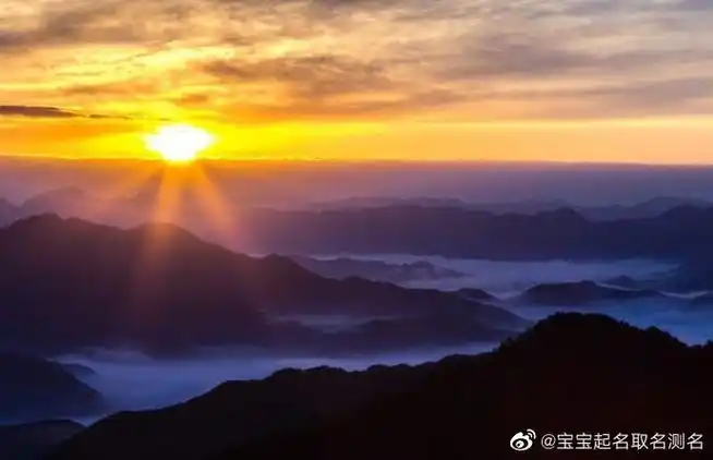 东是生命朝气贵人吉祥青龙的象征,如旭日东升,紫气东来,日出东方